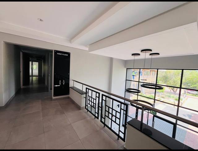 1,460M² OFFICE TO LET IN VORNA VALLEY